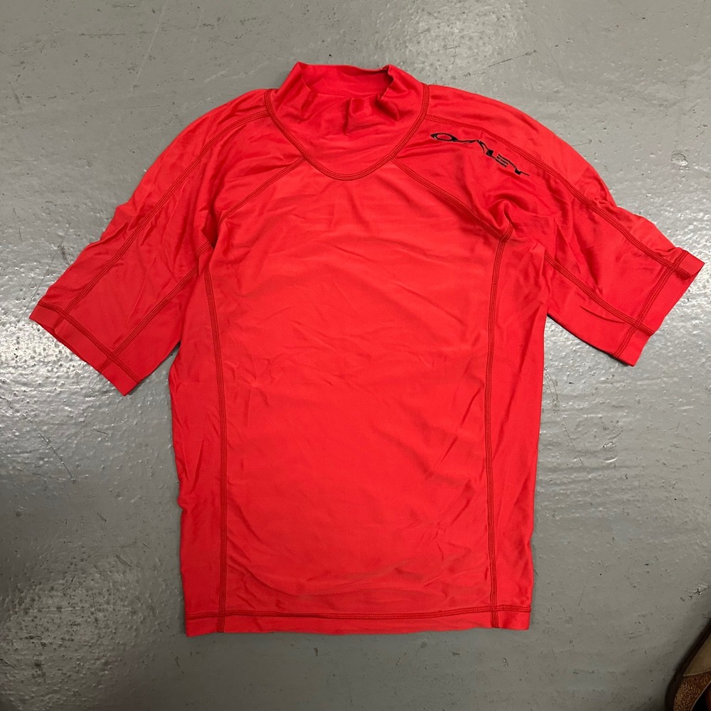 Oakley Mens Compression Shirt Medium Red Preowned Mock Neck Short Sleeve